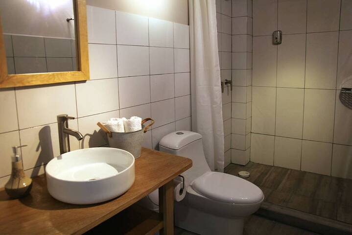 4 apartments in la Condesa for up to 26 people gallery image 5