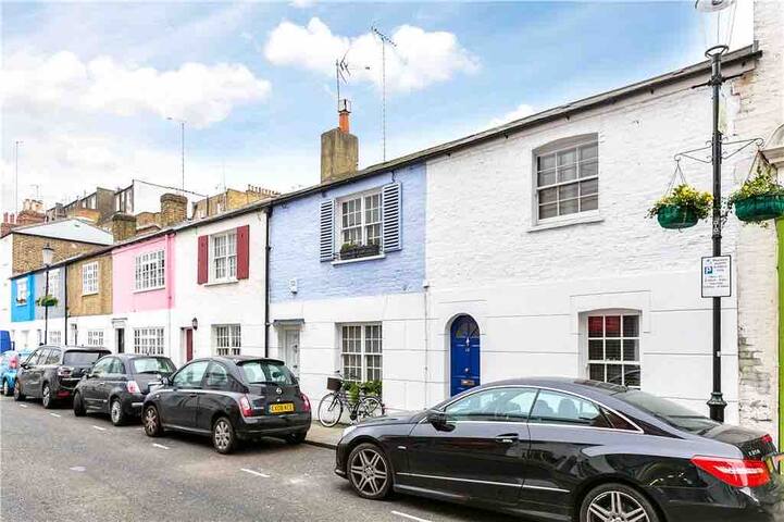 Kensington two floor mews house gallery image 3