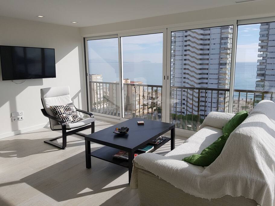 salon con vistas al mar