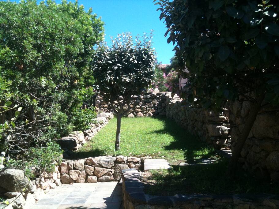 INGRESSO LATO PISCINA