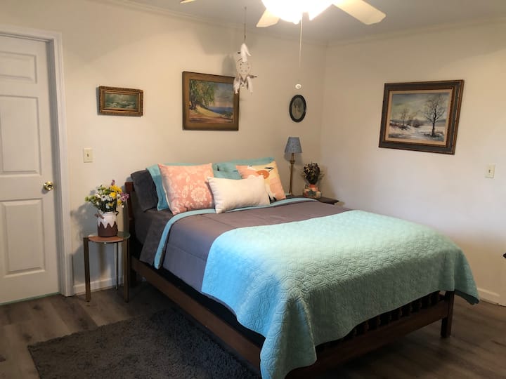 Room for everyone in the colorful second bedroom.  Get a great night sleep under the dreamcatcher with luxurious pillow top queen bed and high quality linens.  Enjoy the refreshing breeze of ceiling fan