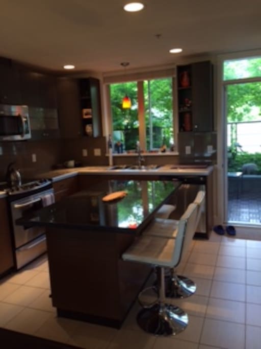 Main level fully equipped kitchen