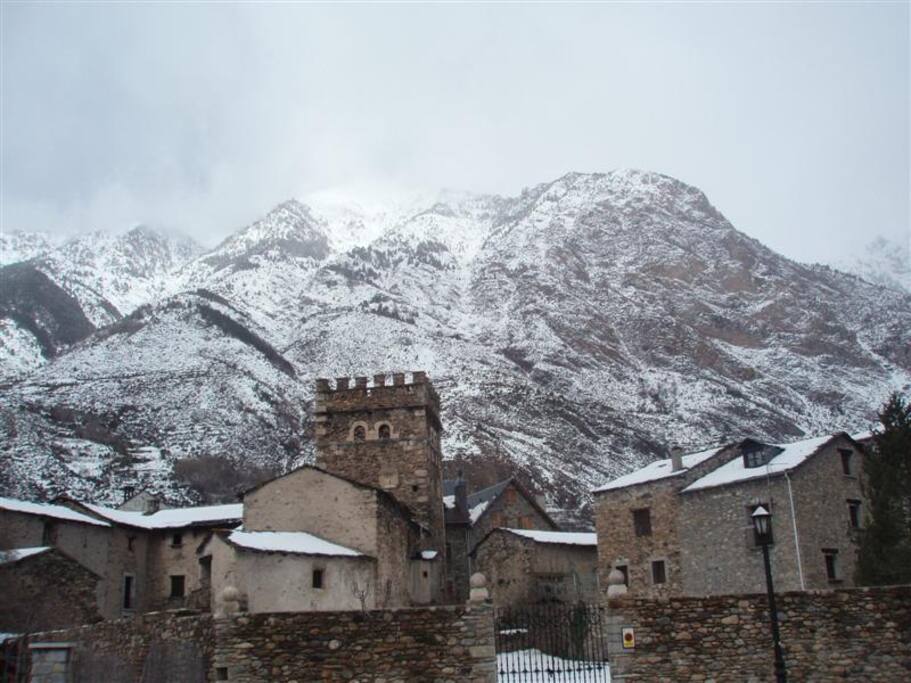 Una vista parcial del pueblo que es muy pequeño pero encantador. Está ubicado en la falda de Sierra Chía.