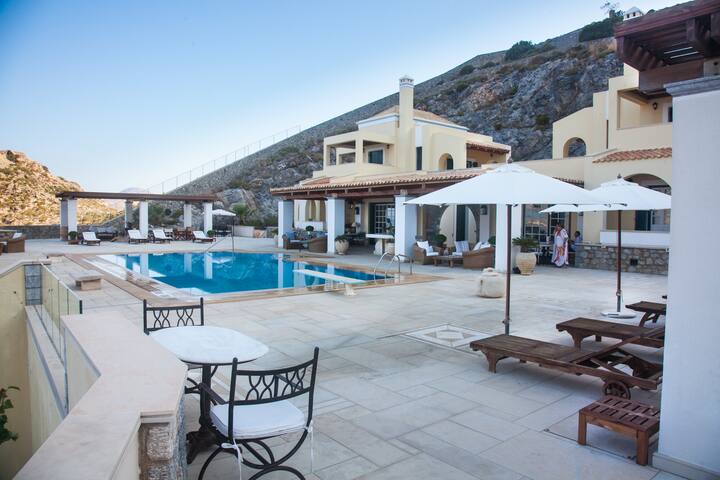 Kasteli Villa West gallery image 2