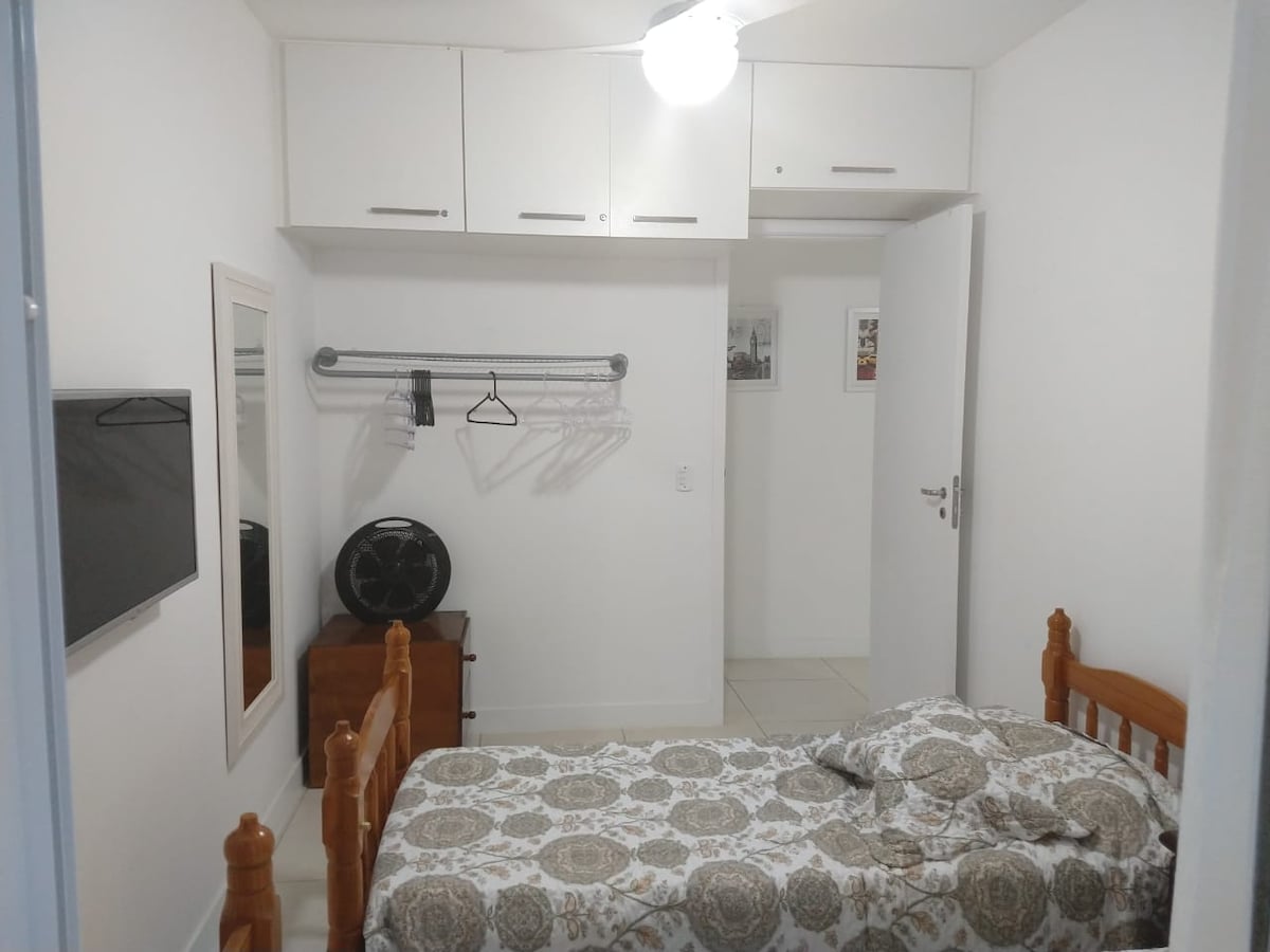 Izba (02) Apartmán - Solteiro C/ TV Smart 32".