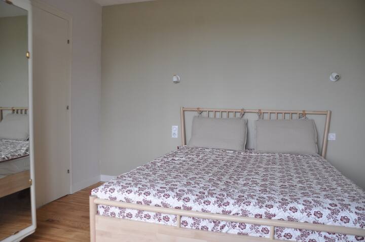 חדר שינה 1. מיטה אחת בגודל 160 ס"מ. דאוארננז ביי ויו