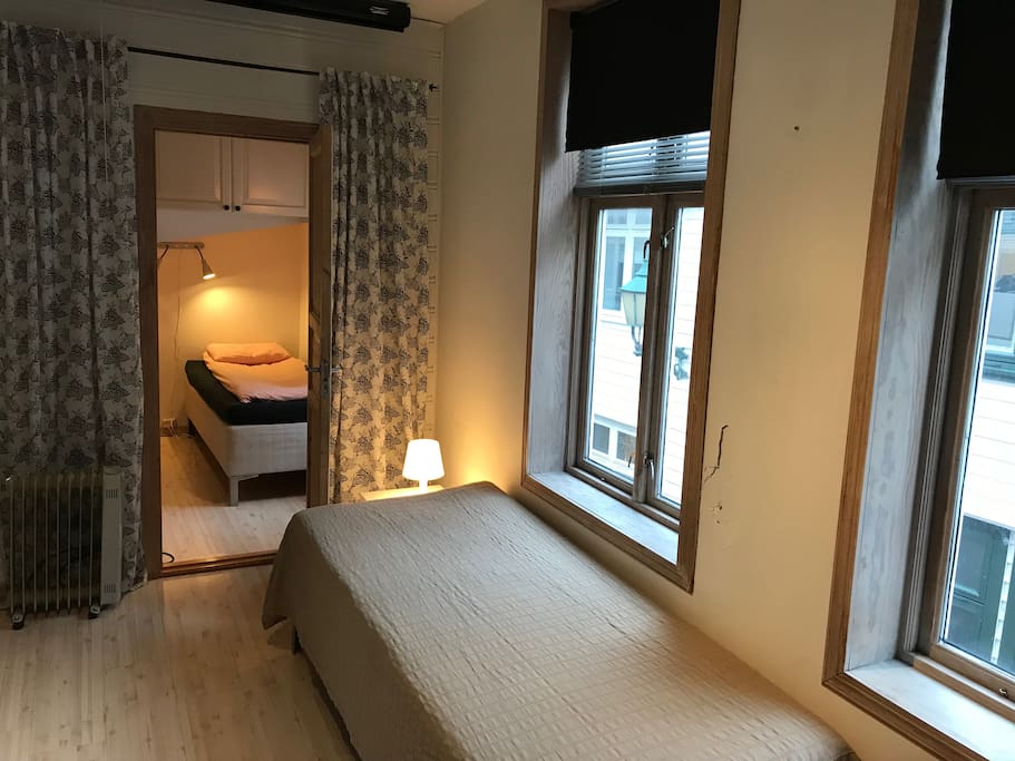 Room with one single bed configuration