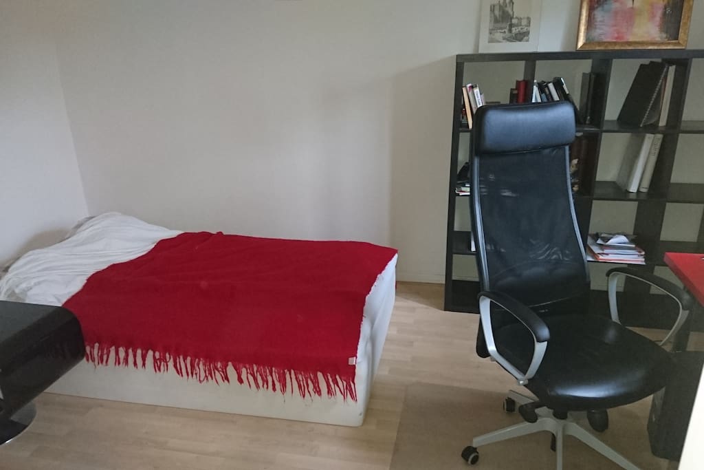 sovrummet: 120 cm bred säng