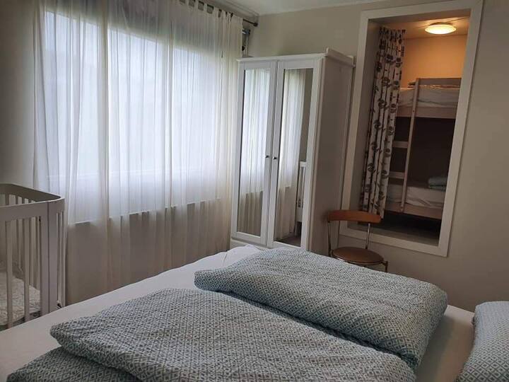 Vestmannaeyjar, eine Wohnung mit Garten und in der Nähe