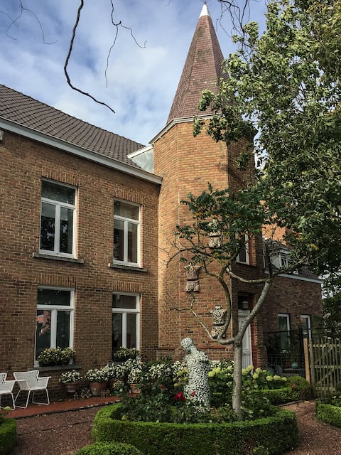 Apartment in old tower house nearby Ghent.