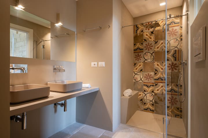 Lu Leccio. Suite Apartment with terrace gallery image 4