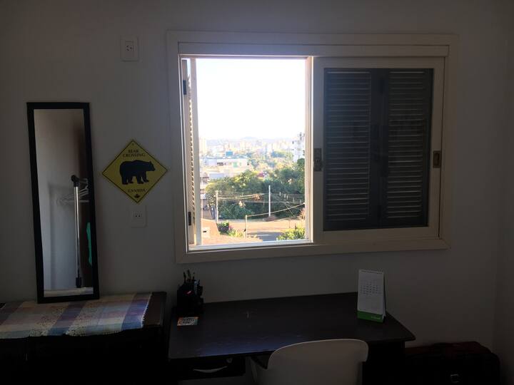 Tolles Zimmer neben Univates mit Aussicht - Airbnb