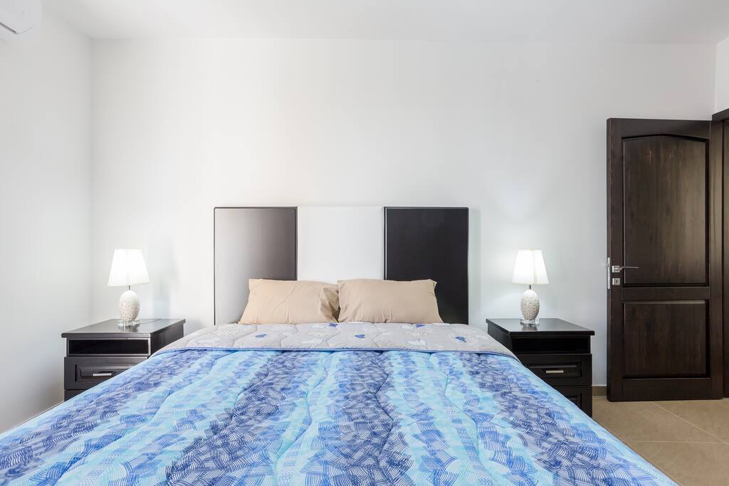 Main bedroom with queen size bed