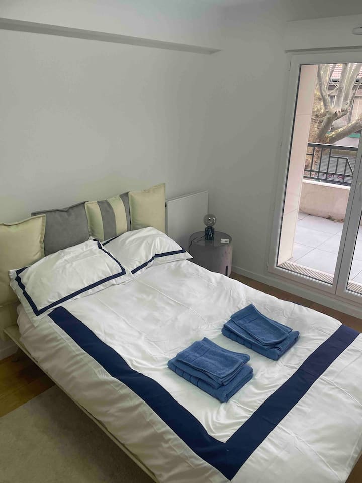 Spavaća soba br. 2 s drugim balkonom
Soba br. 2 s zasebnim balkonom