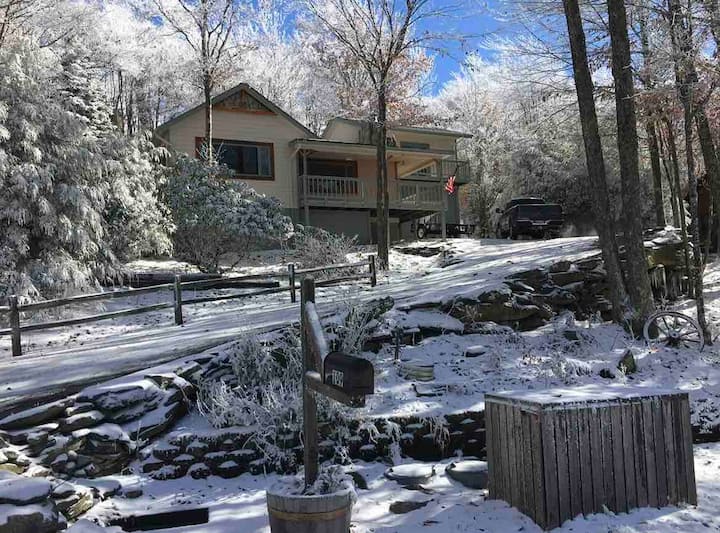 Cozy Beech Mountain Cabin Cabins for Rent in Beech Mountain, North