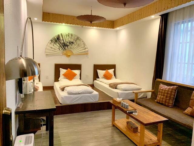[Gift Breakfast] West Lake District Four Eyes Gui Gui / Deluxe Triple Room (Santan Yinyue) / Near Sudi / Leifeng Pagoda / Zoo
