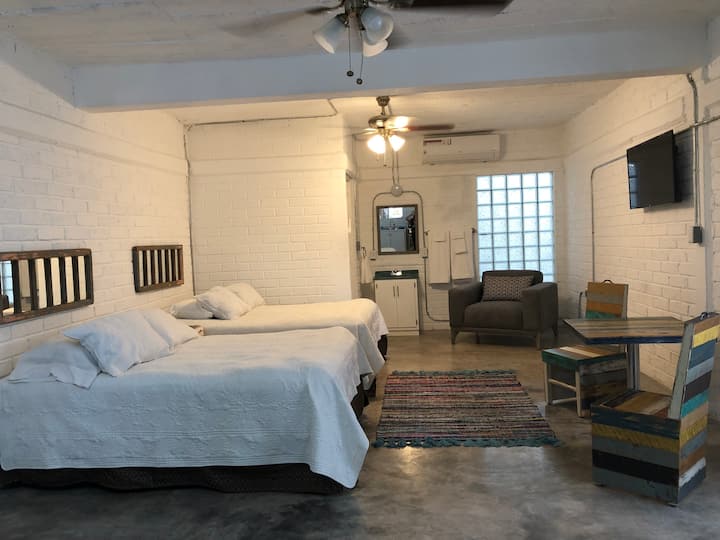 Krevate të rehatshëm, të rinj, kjo hapësirë sapo u ndërtua në vitin 2019, ndaj bëhu gati ta lëshosh