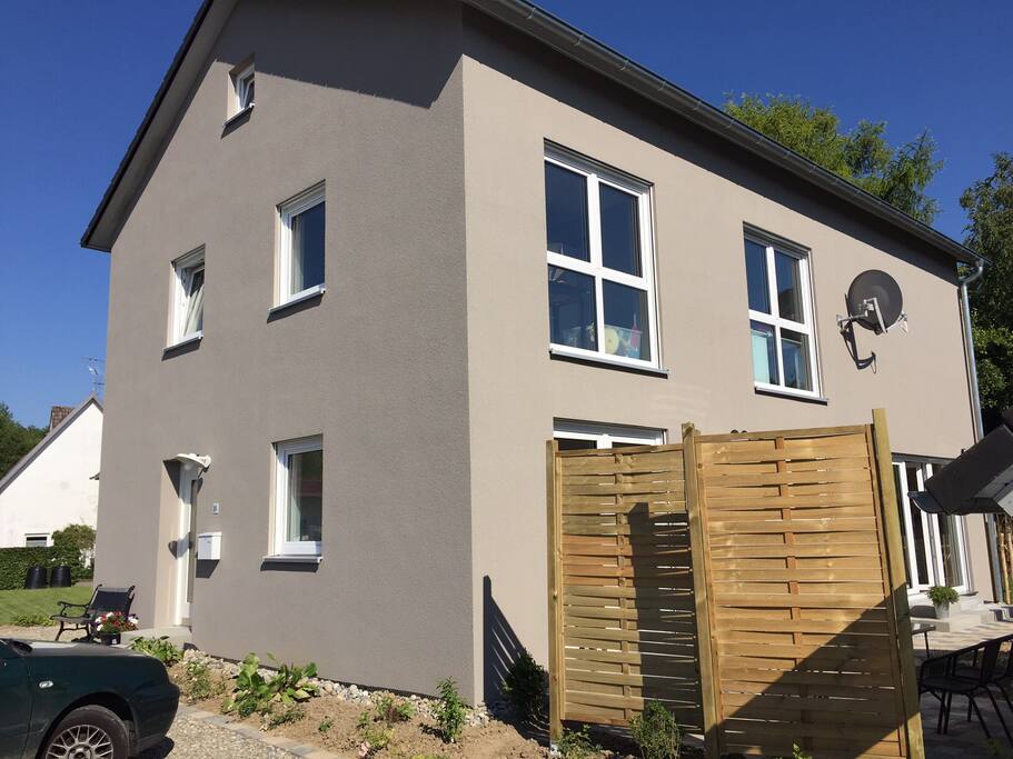 Modernes Haus mit Ferienwohnungen