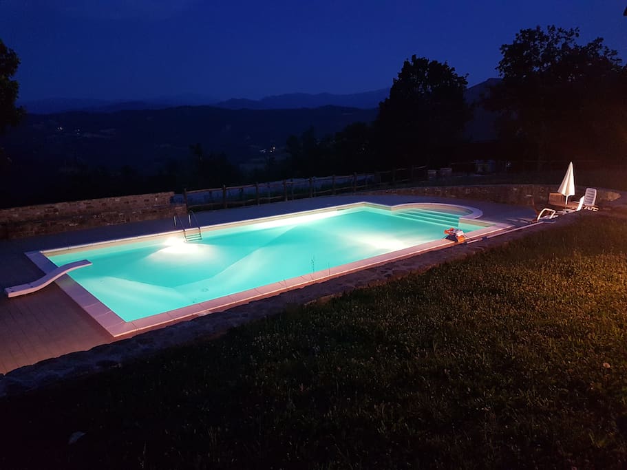 Un bel bagno notturno sotto una stellata mozzafiato....