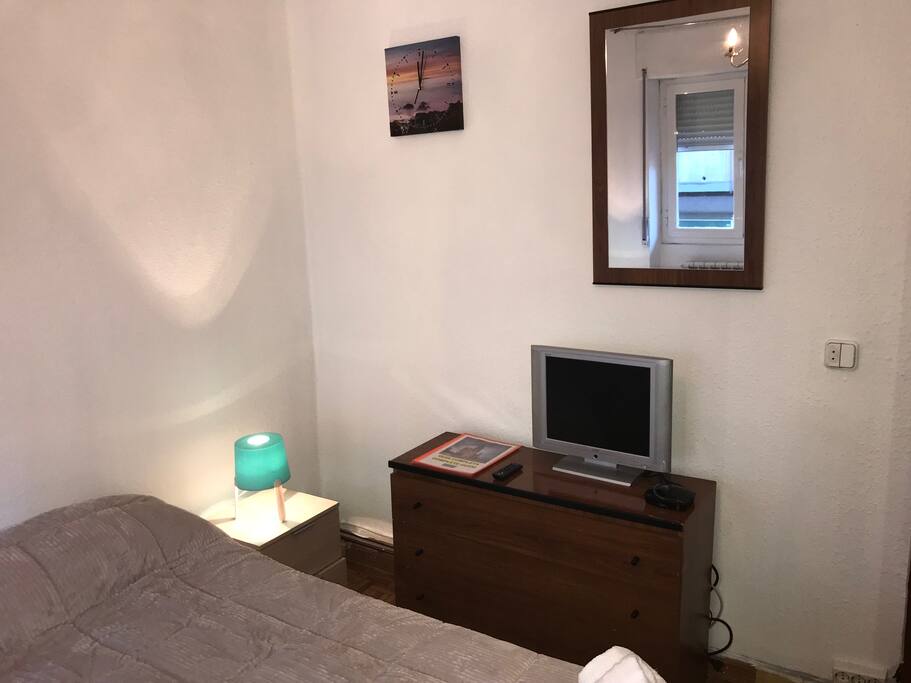TV Y NETFLIX EN LA HABITACION
