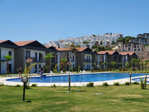 Stylish house with garden/pool, 350m from the sea