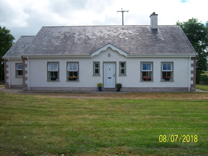 Бунгало в Британии. Enniskillen Methodist Church, 10 Darling St, Enniskillen bt74 7dp, Великобритания. 1hainey Farm Bungalow Barway Road Soham Scotland cb75tz.