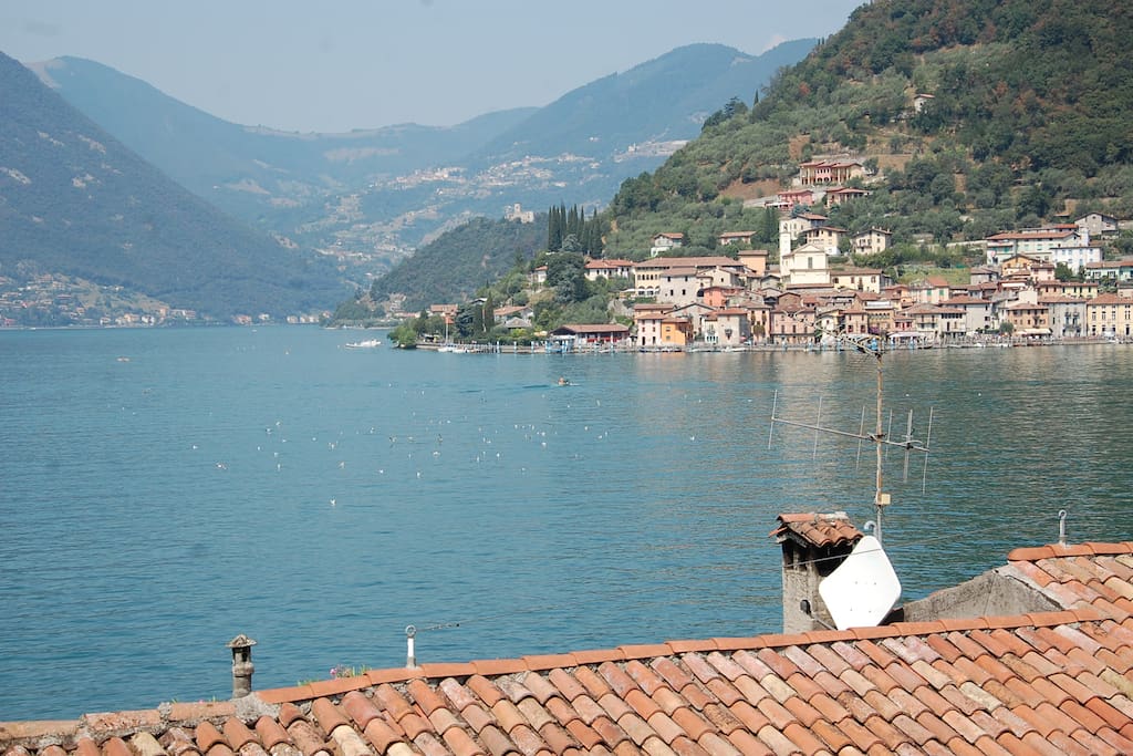 Vista di MonteIsola la frazione Peschiera Maraglio