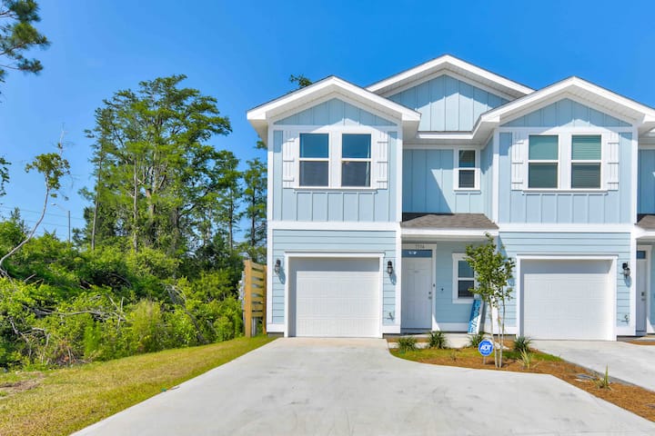 Smart Suburb Lake View Home