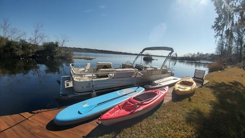 Million dollar view, close to everything. Kayaking