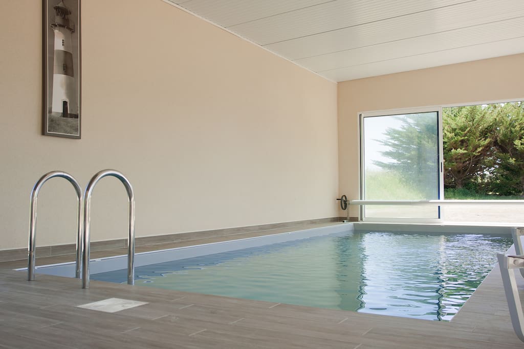 La piscine couverte et chauffée