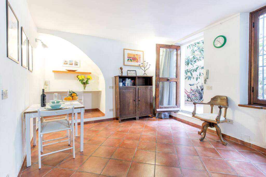ingresso e zona pranzo