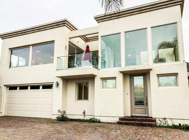 STUNNING LA JOLLA MANSION gallery image 4