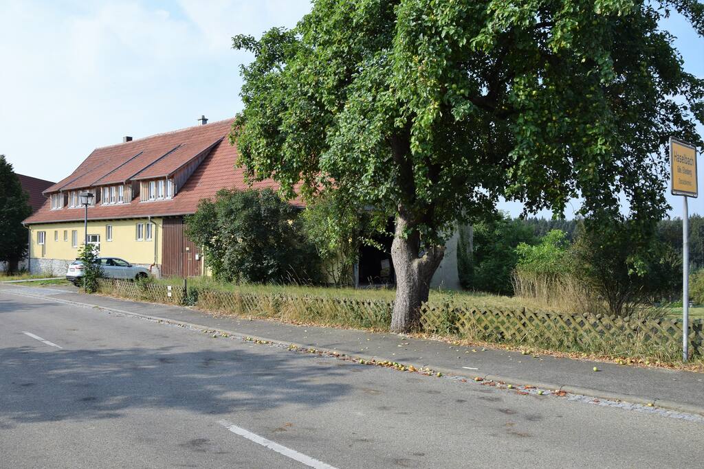 Haselbach 1 Strassenseite