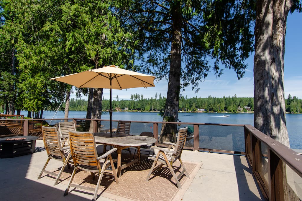 Classic Lakeside Home and Guest Res. Houses for Rent in Grapeview