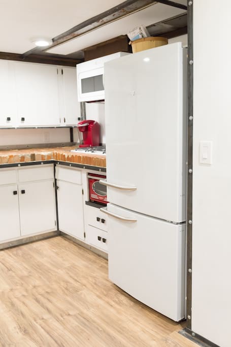 Kitchen- Has Refrigerator, dishwasher, microwave, toaster oven, coffee maker