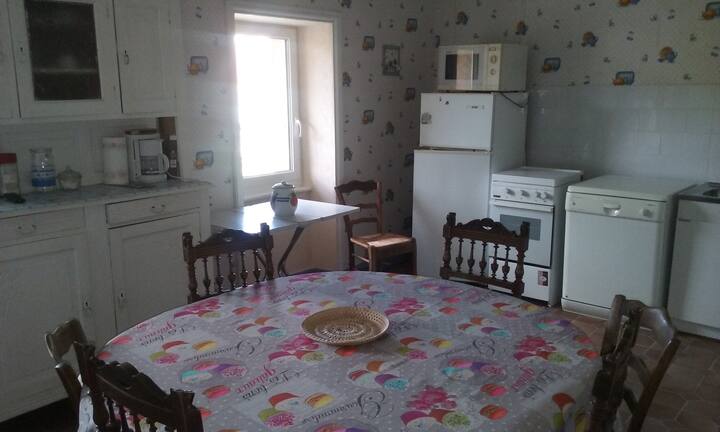 Appart Spacieux Au 2é éTage D'une Grande Maison - Lalouvesc