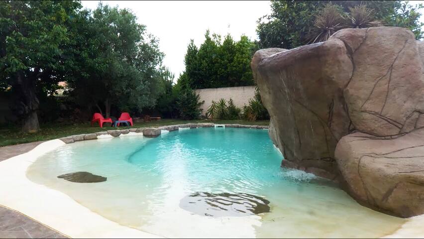 Mas Le Colombier, gîte côté jardin