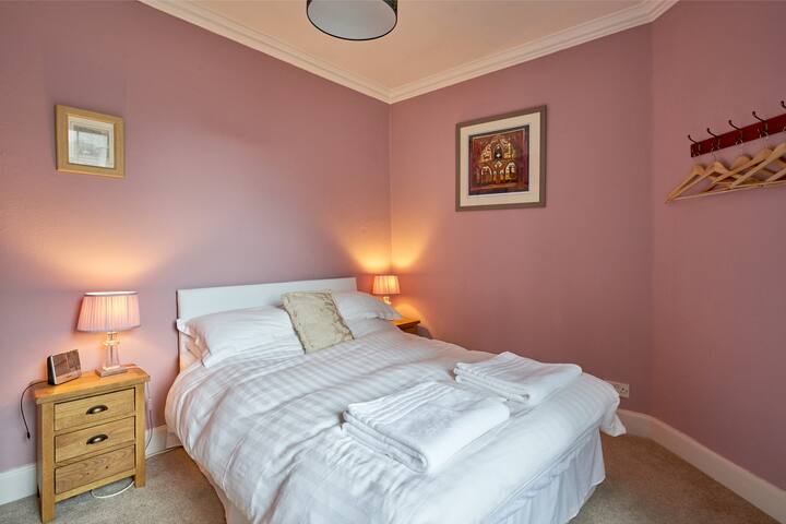 3 Bedroom Apartment – Historic Old Town gallery image 3