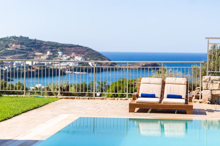 Paris Villa, with Pool, BBQ, Playground & SeaViews