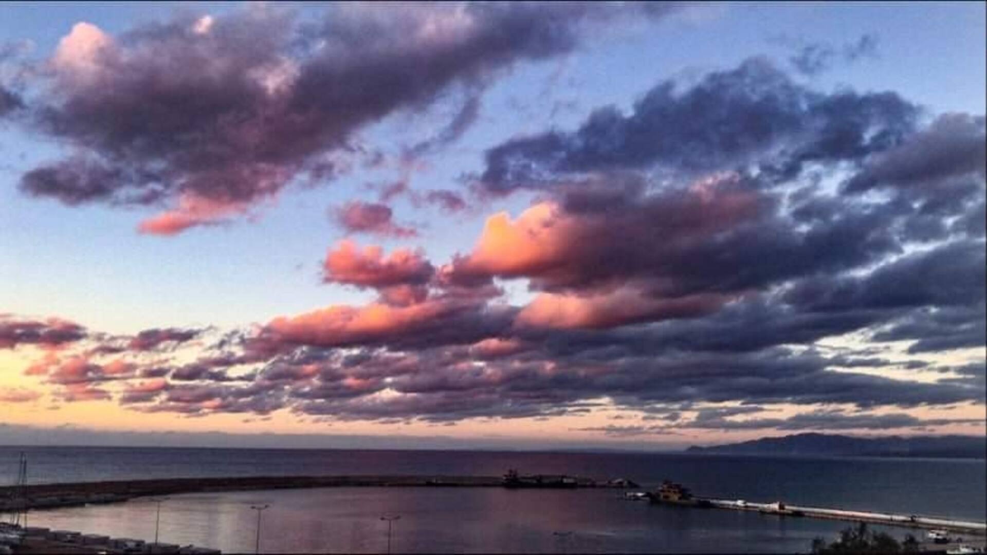 A View from the Attic Window. Kyparissia, Messinia — foto 5