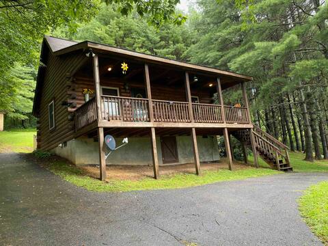 "Mtn Melody" Cabin - Hot Tub, Playground, & Creek