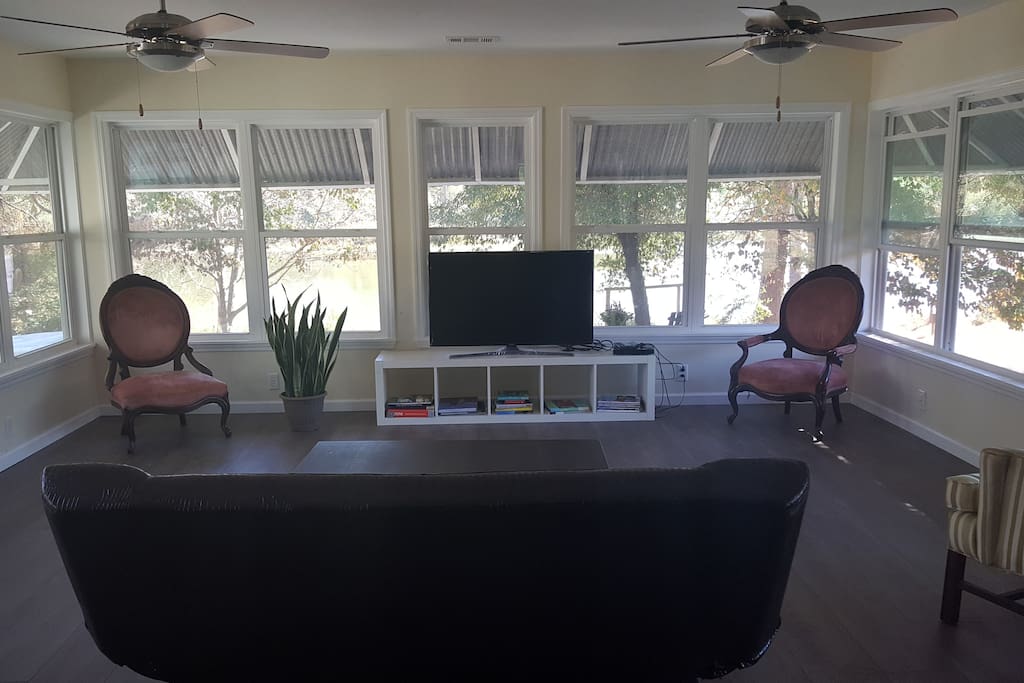 Awesome room to relax, open the windows and read a book!
