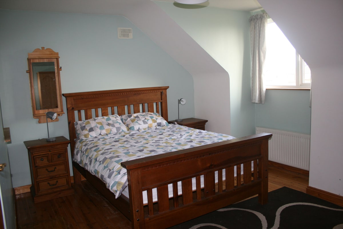 เตียงคู่ห้องนอนด้านหน้าชั้นบน