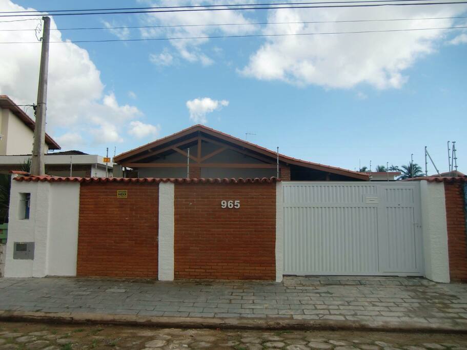 Visão frontal da casa
Proteção 24:00