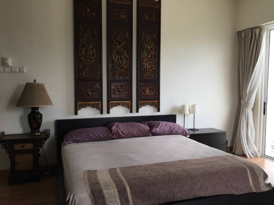 King Bed in Large Bedroom, Asian motif