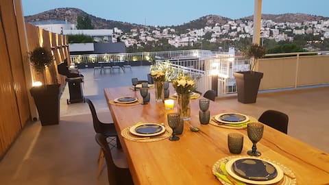 Great terrace and perfect view in Vouliagmeni