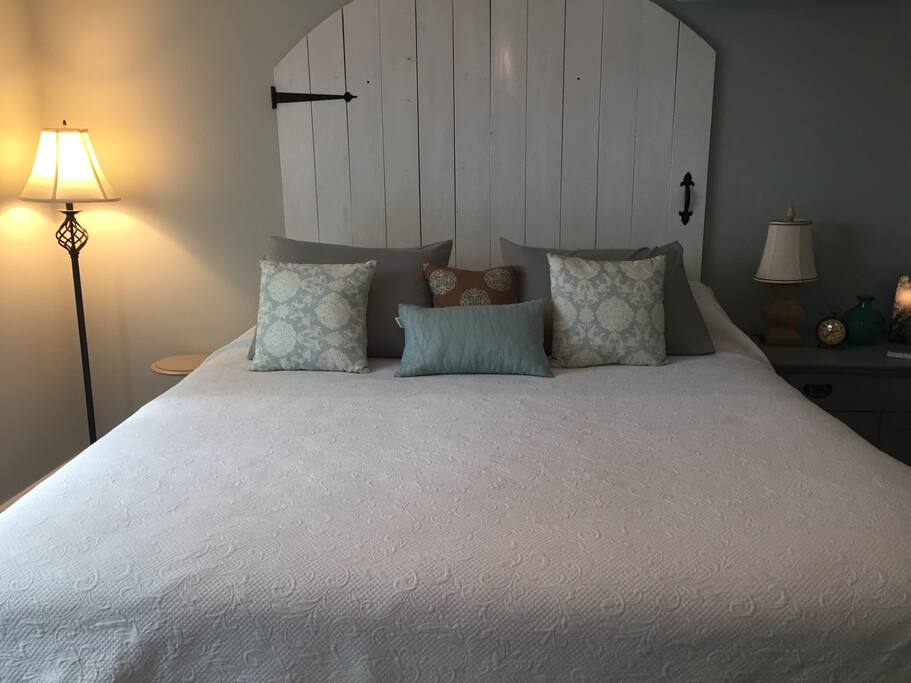 Bedroom with King bed and comphy brand sheets