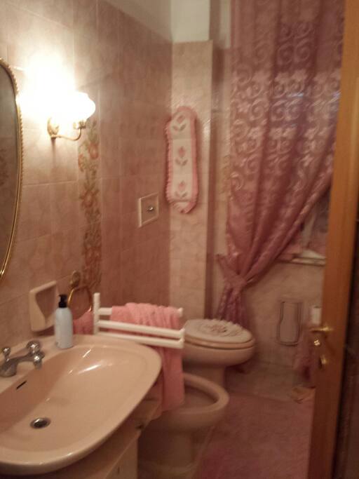 secondo bagno con vasca