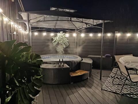 The POD - Unique Luxury Accommodation with hot tub