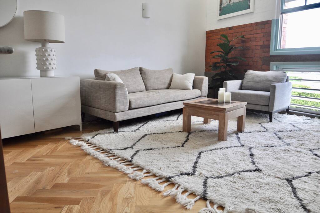 Relax in comfort in the living room on the designer lounge